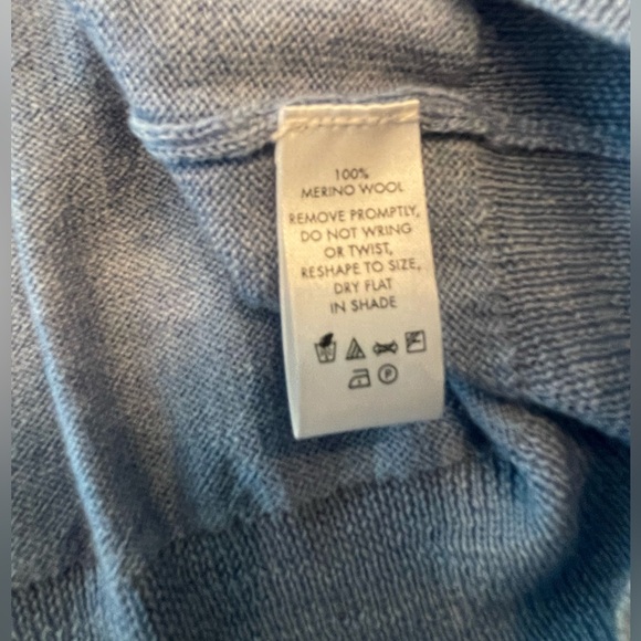💙🩶NWOT Calvin Klein Light Blue/Gray Men’s V-Neck Sweater size XL.  SOFT - Picture 4 of 7